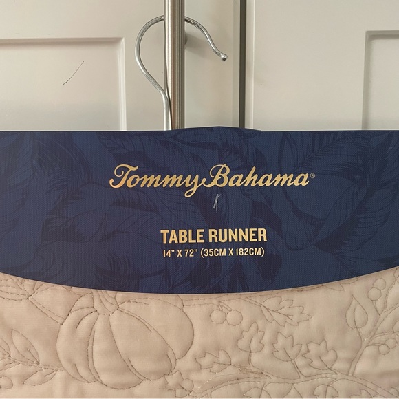 Tommy Bahama Table Runner Fall Pumpkin - Picture 3 of 6